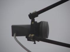 UNI LNB s ozarovacom urcenym pre ofsetove anteny s pomerom fD 0,6 v ohnisku stredovej anteny Kovosat 120 s pomerom fD 0,4 vzniknuta signalna strata neprisposobenim je okolo 25 percent c3